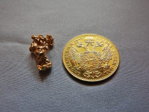 Photo of a gold nugget and a golden coin